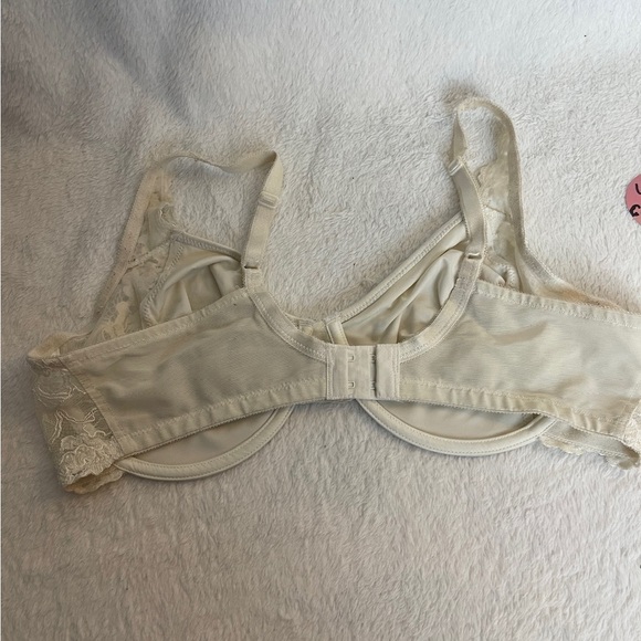 Natori Cream Lace Bra - Picture 2 of 5